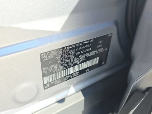 Used 2022 Toyota RAV4 XLE Premium FWD image 27