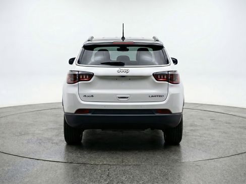 Used 2025 Jeep Compass Latitude AWD/4WD image 7