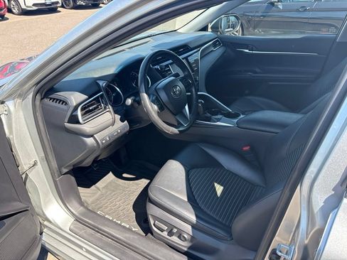 Used 2018 Toyota Camry SE FWD image 12