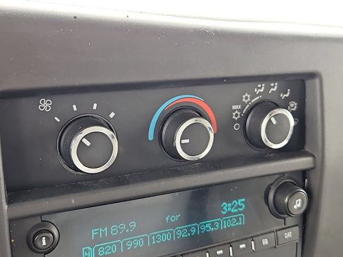 Used 2016 Chevrolet Express 3500 RWD image 18