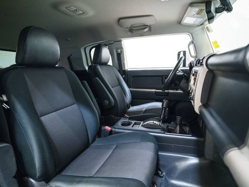 Used 2010 Toyota FJ Cruiser 4WD image 17