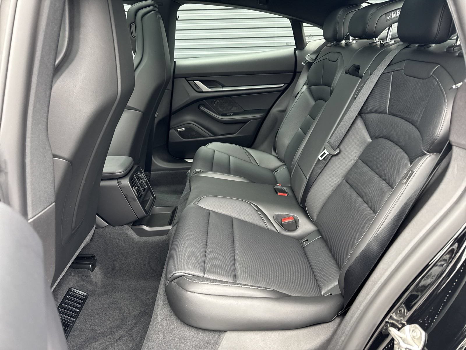 Certified 2025 Porsche Taycan w/ Premium Package RWD image 50