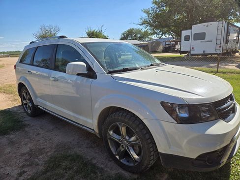 Used 2017 Dodge Journey Crossroad FWD image 4