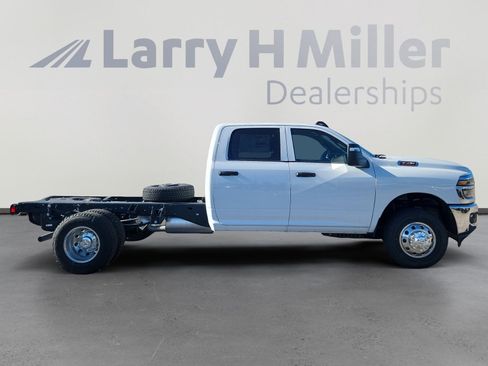 New 2025 RAM 3500 Tradesman w/ Chrome Appearance Group image 7