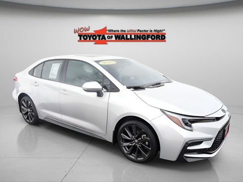 Certified 2025 Toyota Corolla SE w/ SE Premium Package FWD image 11