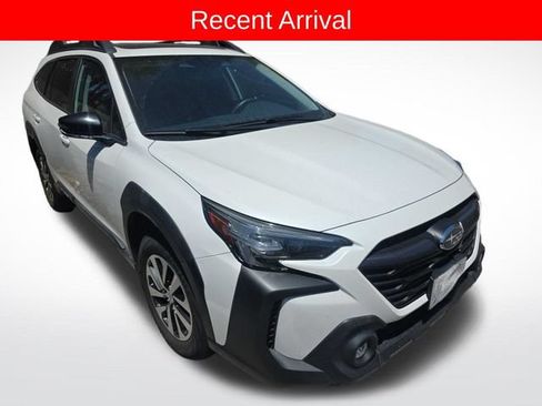 Used 2023 Subaru Outback Premium AWD/4WD image 2