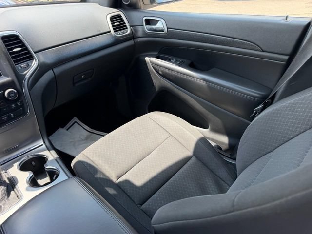 Used 2018 Jeep Grand Cherokee Laredo AWD/4WD image 16