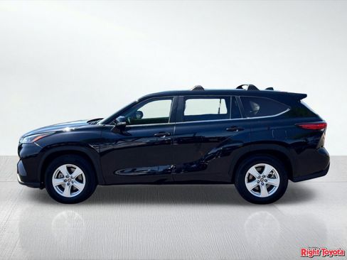 Used 2023 Toyota Highlander LE FWD image 2