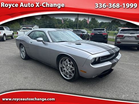 Used 2013 Dodge Challenger R/T RWD image 1
