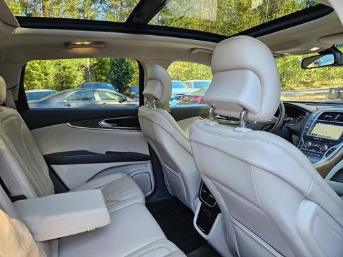 Used 2016 Lincoln MKX Reserve w/ Technology Package image 38