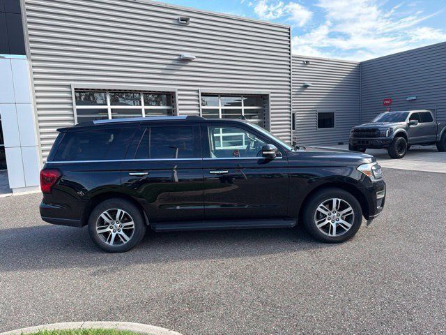 Used 2024 Ford Expedition Limited RWD image 3