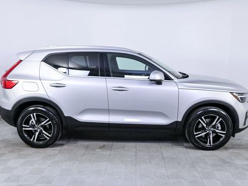 Certified 2025 Volvo XC40 B5 Core AWD/4WD image 28
