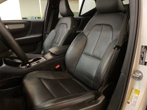 Used 2025 Volvo XC40 B5 Core AWD/4WD image 72
