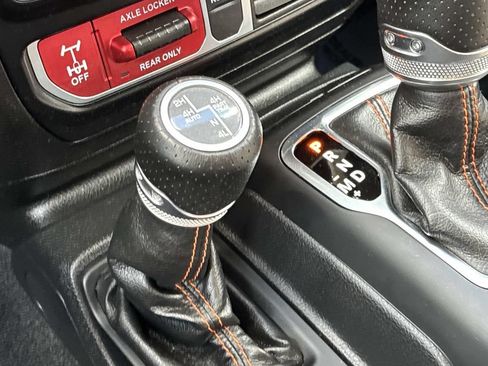 Used 2022 Jeep Gladiator Mojave w/ LED Lighting Group AWD/4WD image 39