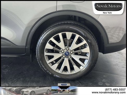 Used 2022 Ford Escape Titanium image 10