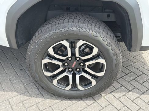 Certified 2025 GMC Canyon AT4 w/ Nightfall Edition AWD/4WD image 15