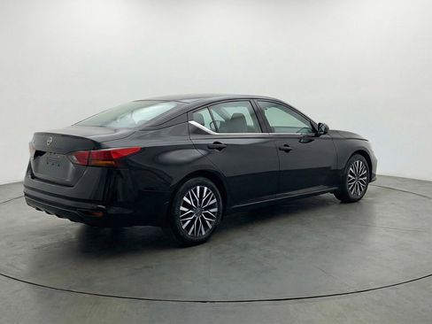 Used 2025 Nissan Altima 2.5 SV image 9