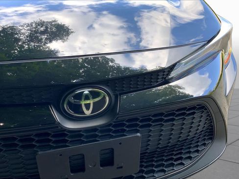 Used 2021 Toyota Corolla LE FWD image 32