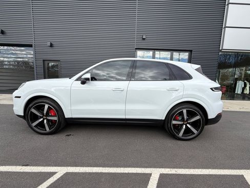 Certified 2025 Porsche Cayenne S image 2