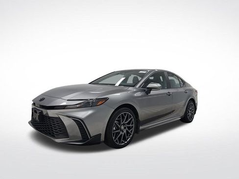 Used 2025 Toyota Camry SE AWD/4WD image 3