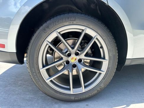 Certified 2025 Porsche Macan Turbo AWD/4WD image 39