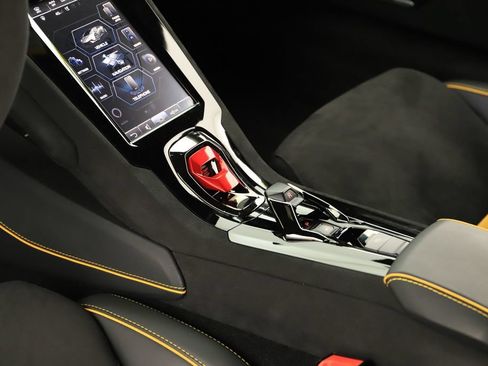 Used 2023 Lamborghini Huracan Tecnica RWD image 17