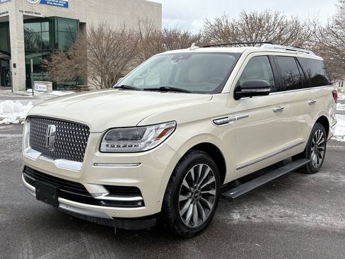 Used 2018 Lincoln Navigator Select w/ Technology Package RWD image 2