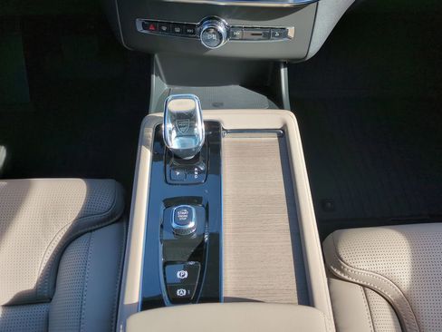 New 2026 Volvo XC90 T8 Ultra image 17