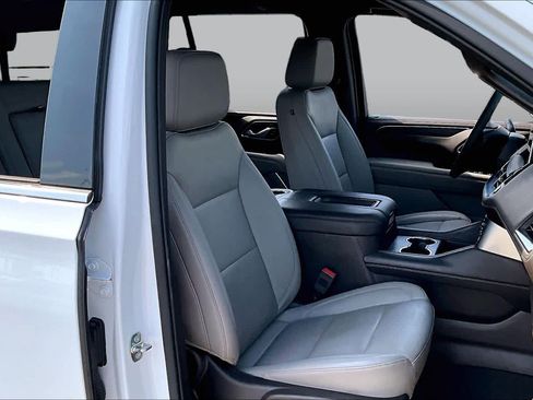 Used 2022 Chevrolet Tahoe LT w/ Luxury Package RWD image 9