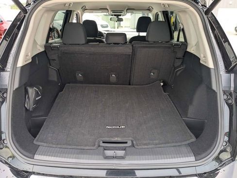 Used 2025 Nissan Rogue SV FWD image 13