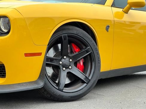 Used 2017 Dodge Challenger SRT Hellcat RWD image 2
