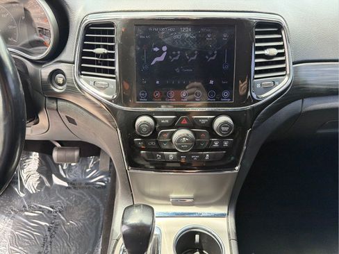 Used 2021 Jeep Grand Cherokee Laredo X RWD image 14