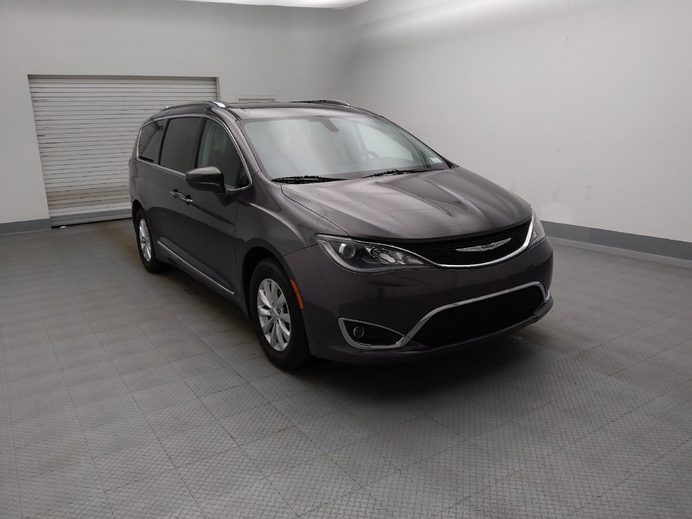 Used 2019 Chrysler Pacifica Touring-L FWD image 13