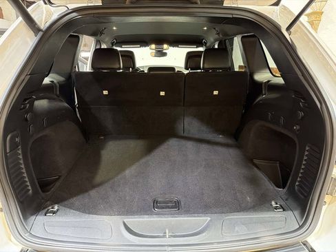 Used 2017 Jeep Grand Cherokee Altitude image 14