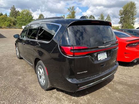Used 2023 Chrysler Pacifica Limited FWD image 5