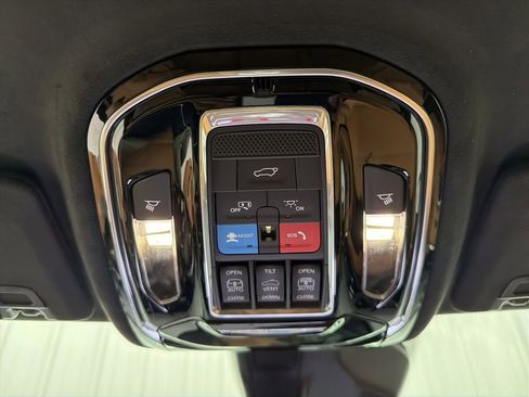 Used 2023 Jeep Grand Cherokee Summit AWD/4WD image 28