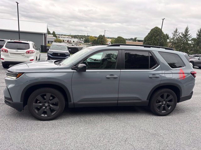 Used 2025 Honda Pilot Sport image 9