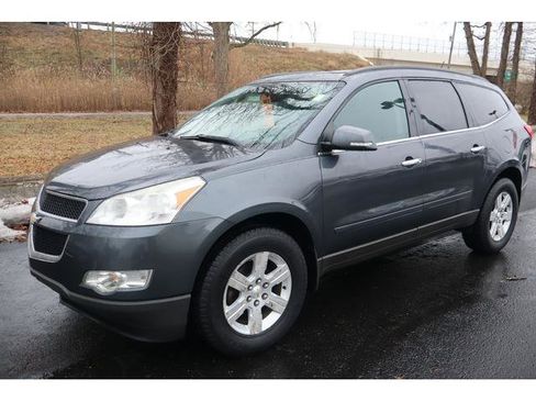 Used 2011 Chevrolet Traverse LT w/ Personal Connectivity Package image 2