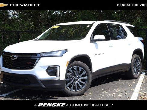 Certified 2023 Chevrolet Traverse RS w/ LPO, Floor Liner Package image 1