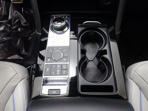 Used 2018 Land Rover Discovery HSE Luxury image 13