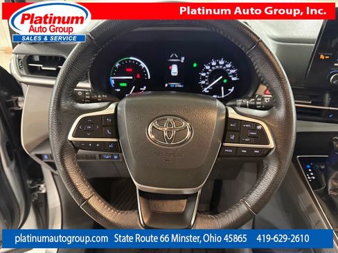 Used 2023 Toyota Sienna XLE AWD/4WD image 15