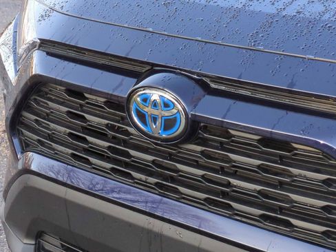 Used 2023 Toyota RAV4 XLE Premium image 12