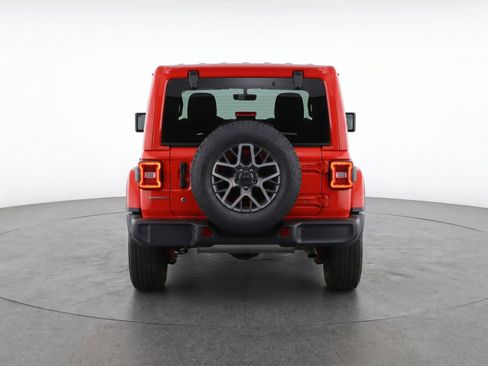 Used 2025 Jeep Wrangler Sahara AWD/4WD image 7