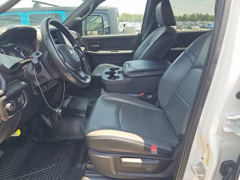 Used 2024 RAM 2500 Tradesman w/ Chrome Appearance Group RWD image 4