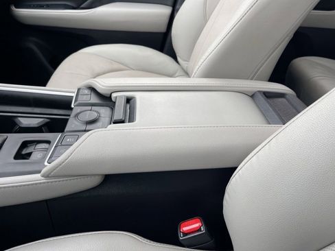 Used 2024 Toyota Grand Highlander Limited image 18