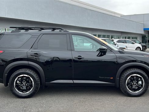 Used 2025 Nissan Pathfinder Rock Creek AWD/4WD image 4