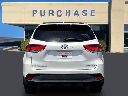 Used 2017 Toyota Highlander XLE w/ Carpet Mat Package AWD/4WD image 5
