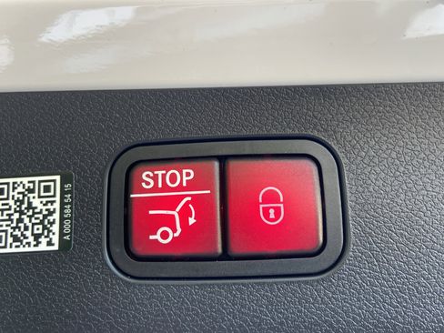 Used 2025 Mercedes-Benz E 450 4MATIC All-Terrain Wagon image 14