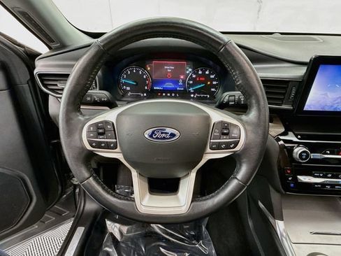 Used 2022 Ford Explorer Limited w/ Equipment Group 301A AWD/4WD image 11
