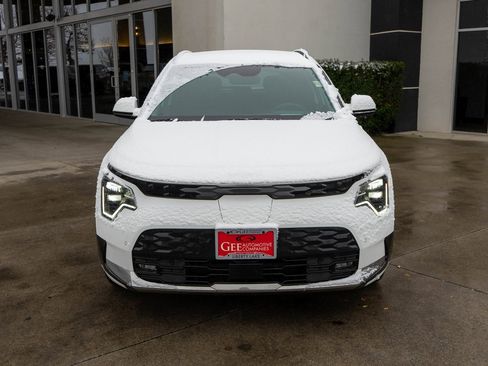 Used 2025 Kia Niro Wave w/ Wave Preserve Package image 2